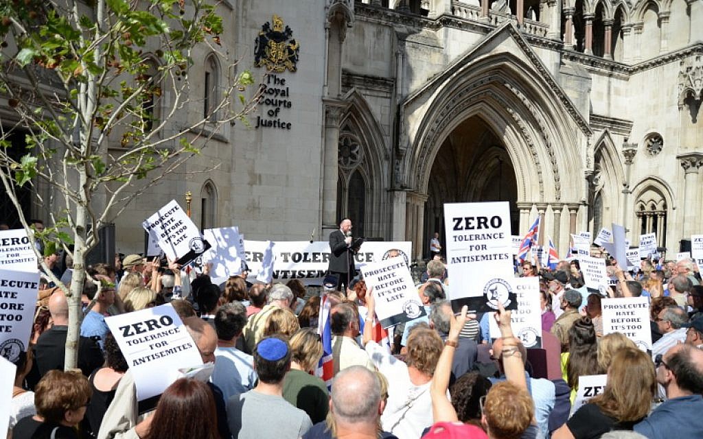 Chief Rabbi Ephraim Mirvis addresses London's anti- anti-Semitism rally Sunday, August 31, 2014. (courtesy Adam Arnold) Chief Rabbi Ephraim Mirvis addresses London's anti- anti-Semitism rally Sunday, August 31, 2014. (courtesy Adam Arnold)