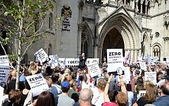 Chief Rabbi Ephraim Mirvis addresses London's anti- anti-Semitism rally Sunday, August 31, 2014. (courtesy Adam Arnold)