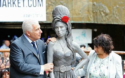 Mitch and Janis Winehouse viewing the statue of the late singer Amy Winehouse, their daughter, at its unveiling in London, Sept. 14, 2014 (photo credit: Dave Hogan/Getty Images/JTA)