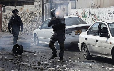 Israeli security forces clash with Palestinian youths in East Jerusalem on October 30, 2014. (photo credit: AFP/AHMAD GHARABLI)