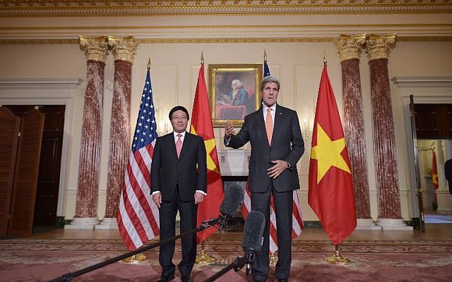 US Secretary of State John Kerry, right, speaks ahead of a working lunch with Vietnamese Deputy Prime Minister and Foreign Minister Pham Binh Minh on October 2, 2014 at the State Department in Washington, DC. (photo credit: AFP/Mandel NGAN) US Secretary of State John Kerry, right, speaks ahead of a working lunch with Vietnamese Deputy Prime Minister and Foreign Minister Pham Binh Minh on October 2, 2014 at the State Department in Washington, DC. (photo credit: AFP/Mandel NGAN)