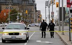 Ottawa police officers walk near the National War Memorial where a soldier was shot just blocks away from Parliament Hill, on October 22, 2014 in Ottawa, Canada. (photo credit: Mike Carroccetto/Getty Images/AFP)