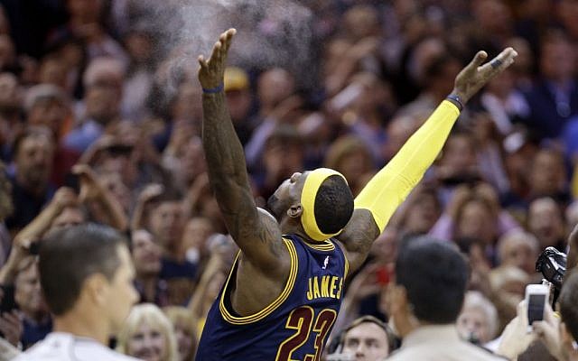 Cleveland Cavaliers' LeBron James tosses chalk in the air before the start of an NBA basketball game against the New York Knicks in Cleveland, on Thursday, October 30, 2014. (photo credit: AP/Tony Dejak) Cleveland Cavaliers' LeBron James tosses chalk in the air before the start of an NBA basketball game against the New York Knicks in Cleveland, on Thursday, October 30, 2014. (photo credit: AP/Tony Dejak)