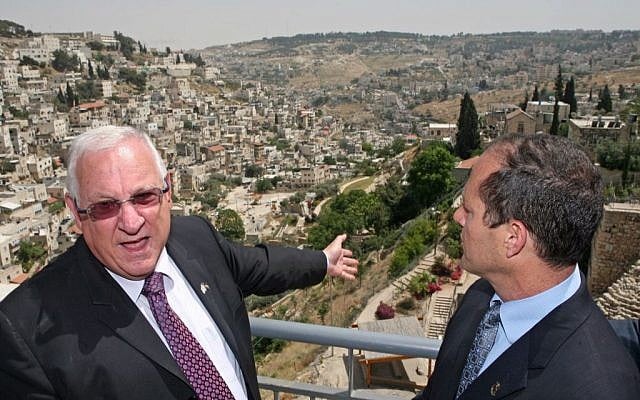 Former Knesset Speaker and current President Reuven Rivlin (left) and Jerusalem mayor Nir Barkat tour the city of David in east Jerusalem, May 19, 2009 (photo credit: Matanya Tausig / FLASH90)