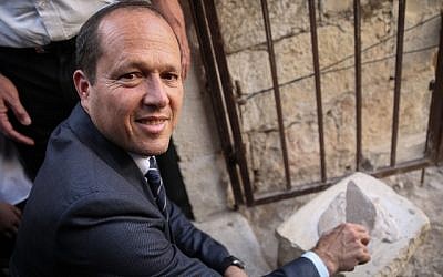 Jerusalem Mayor Nir Barkat, puts cement on a corner stone in Jerusalem, May 27, 2014. (photo credit: Hadas Parush/Flash 90)