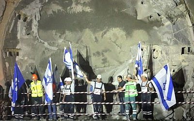 Workers at the opening ceremony of the tunnel along the route of the express train between Jerusalem and Tel Aviv, on October 6, 2014. (photo credit: Haim Zach/GPO/Flash90)