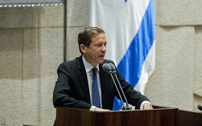 Israel Labor party Leader Isaac Herzog (L) speaks during the opening of the winter session in the Israeli parliament on October 27, 2014. (photo credit: Yonatan Sindel/Flash90)