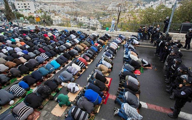 Young Palestinian men, who were prevented by Israeli police from praying at the Temple Mount as a measure intended to head off escalating violence, pray at the police cordon in the East Jerusalem neighborhood of Wadi al-Joz, October 31, 2014. (Yonatan Sindel/Flash90) Young Palestinian men, who were prevented by Israeli police from praying at the Temple Mount as a measure intended to head off escalating violence, pray at the police cordon in the East Jerusalem neighborhood of Wadi al-Joz, October 31, 2014. (Yonatan Sindel/Flash90)