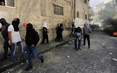 Palestinian youths throw stones during clashes with border police in East Jerusalem, Thursday, Oct. 30, 2014. (AP Photo/Mahmoud Illean) Palestinian youths throw stones during clashes with border police in East Jerusalem, Thursday, Oct. 30, 2014. (AP Photo/Mahmoud Illean)