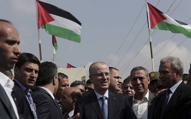 Palestinian Authority Prime Minister Rami Hamdallah (center), arrives at the Palestinian side of the Beit Hanoun border crossing in the northern Gaza Strip, Thursday, October 9, 2014. (photo credit: AP/Adel Hana) Palestinian Authority Prime Minister Rami Hamdallah (center), arrives at the Palestinian side of the Beit Hanoun border crossing in the northern Gaza Strip, Thursday, October 9, 2014. (photo credit: AP/Adel Hana)