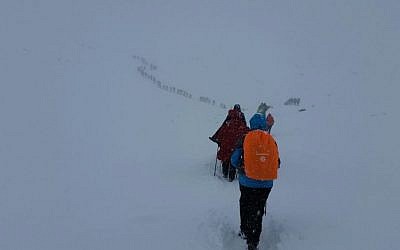 Hikers struggle though the snow during a deadly storm in Annapurna, the Himalayas, October 2014 (photo credit: Amit Weiner)