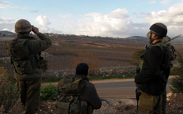 Soldiers at the Israeli - Lebanese border in 2009. (Photo credit: Hamad Almakt / Flash 90)