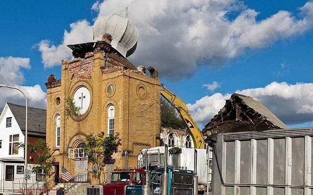 Historic synagogue building in Buffalo, NY, as it is being destroyed. (photo credit: Facebook/Fixbuffalo)