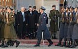 Poland's President Bronislaw Komorowski and Israel's President Reuven Rivlin inspect an honor guard at the Presidential Palace in Warsaw, Poland on October 28, 2014. (Mark Neyman/GPO)