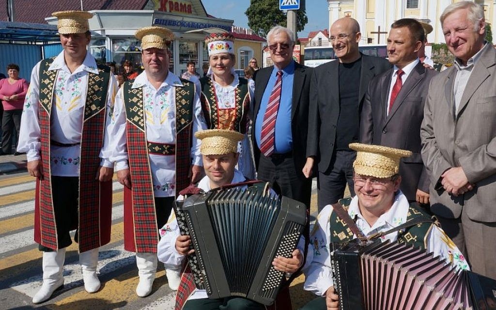 Gil Hovav, standing second from right, and other Limmud FSU delegates at a ceremony in Glubokoe, Sept. 11, 2014. (Cnaan Liphshiz/JTA) Gil Hovav, standing second from right, and other Limmud FSU delegates at a ceremony in Glubokoe, Sept. 11, 2014. (Cnaan Liphshiz/JTA)
