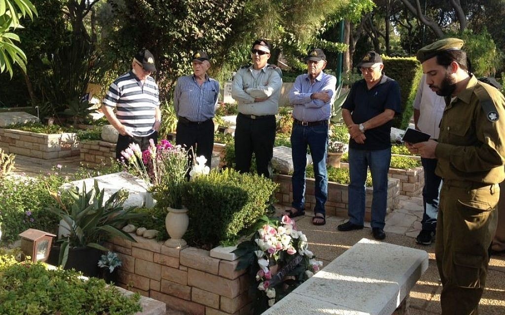 The commander of the IDF Armored Corps flanked by veteran officers who came to pay their respects at a memorial for Maj. Gen. Shmuel Gonen. (photo credit: Mitch Ginsburg/Times of Israel) The commander of the IDF Armored Corps flanked by veteran officers who came to pay their respects at a memorial for Maj. Gen. Shmuel Gonen. (photo credit: Mitch Ginsburg/Times of Israel)