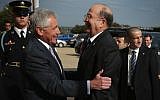 Defense Minister Moshe Ya'alon, right, with former US Secretary of Defense Chuck Hagel at the Pentagon in Arlington, Virginia October 21, 2014. (photo credit: Alex Wong/Getty Images/AFP)