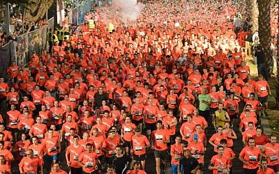 Hundreds of runners at last year's Tel Aviv Night Run; start training for next year's run (Courtesy City of Tel Aviv-Yafo)