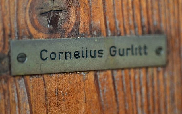 The name plate of Cornelius Gurlitt on the door of his house in Salzburg, November 19, 2013. (AFP/WILDBILD) The name plate of Cornelius Gurlitt on the door of his house in Salzburg, November 19, 2013. (AFP/WILDBILD)