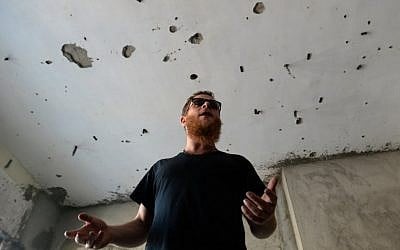 Naftali Charter, Chief of Security at Nariman (Chabad) House, which has partially been left in the same state as it was after the Mumbai terrorist attacks, speaks to media on the sixth anniversary of the attacks in the Indian city of Mumbai on November 26, 2014. (photo credit: AFP PHOTO/ INDRANIL MUKHERJEE)
