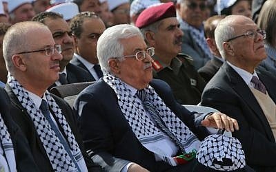 PA President Mahmoud Abbas during a ceremony to mark the tenth anniversary of the death of late Palestinian leader Yasser Arafat in the West Bank city of Ramallah on November 11, 2014. (photo credit: AFP PHOTO / ABBAS MOMANI) PA President Mahmoud Abbas during a ceremony to mark the tenth anniversary of the death of late Palestinian leader Yasser Arafat in the West Bank city of Ramallah on November 11, 2014. (photo credit: AFP PHOTO / ABBAS MOMANI)