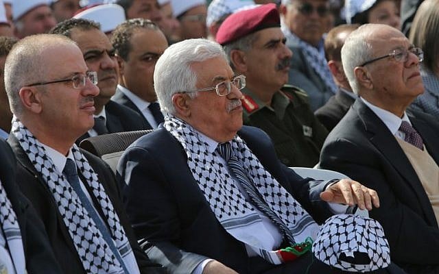 PA President Mahmoud Abbas and PA Prime Minister Rami Hamdallah during a ceremony to mark the tenth anniversary of the death of late Palestinian leader Yasser Arafat in the West Bank city of Ramallah on November 11, 2014. (photo credit: AFP PHOTO / ABBAS MOMANI) PA President Mahmoud Abbas and PA Prime Minister Rami Hamdallah during a ceremony to mark the tenth anniversary of the death of late Palestinian leader Yasser Arafat in the West Bank city of Ramallah on November 11, 2014. (photo credit: AFP PHOTO / ABBAS MOMANI)