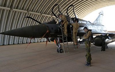 Pilots from the French Air Forces detachment (DETAIR) are pictured next to a Mirage 2000D fighter jet at the Air Base 101, on November 23, 2014 in Niamey. (photo credit: AFP/MIGUEL MEDINA) 