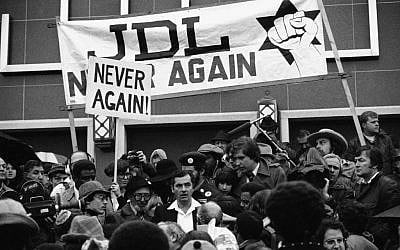 Rabbi Meir Kahane, center,  stands in the midst of Jewish Defense League protesters in Washington, March 20, 1977. (photo credit: AP Photo/Charles Tasnadi)