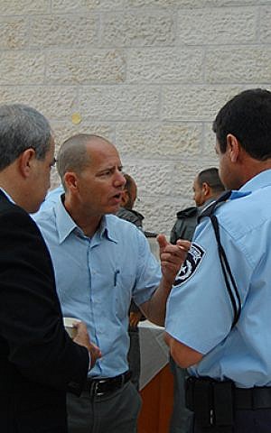 Abraham Fund co-director Amnon Beeri-Sulitzeanu speaks to an Israeli police officer )photo credit: courtesy/Abraham Fund Initiatives)