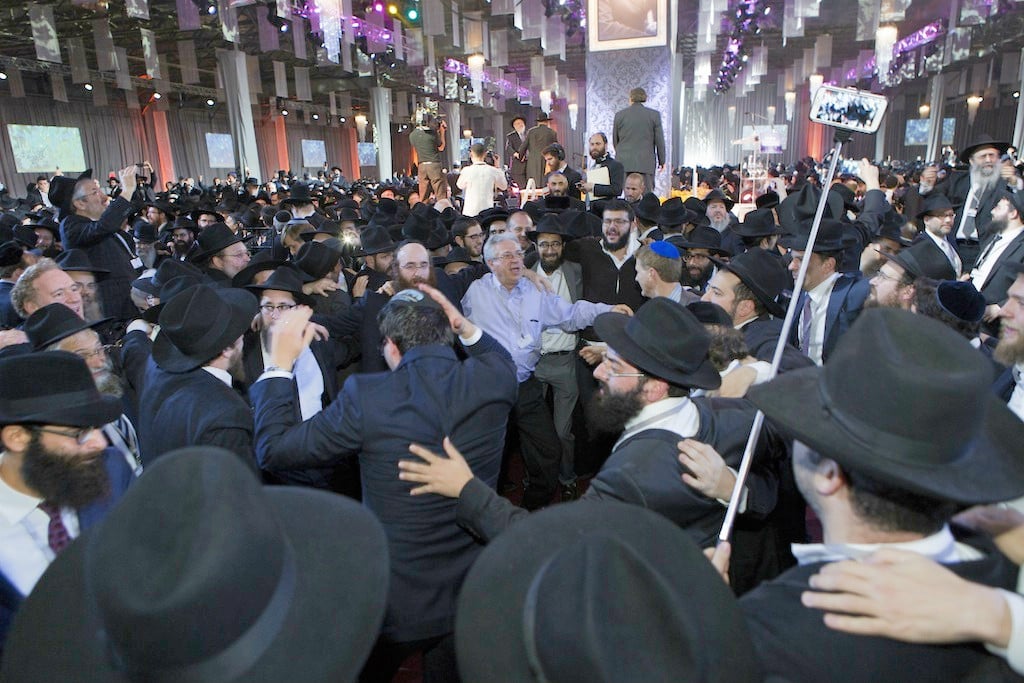 Circle dancing at the annual International Conference of Chabad-Lubavitch Emissaries on Sunday, November 23, 2014. (Adam Ben Cohen / Chabad.org) Circle dancing at the annual International Conference of Chabad-Lubavitch Emissaries on Sunday, November 23, 2014. (Adam Ben Cohen / Chabad.org)