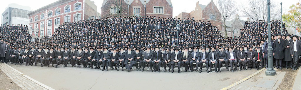 Family portrait at the annual International Conference of Chabad-Lubavitch Emissaries on Sunday, November 23, 2014. (Adam Ben Cohen / Chabad.org) Family portrait at the annual International Conference of Chabad-Lubavitch Emissaries on Sunday, November 23, 2014. (Adam Ben Cohen / Chabad.org)