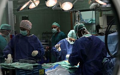 Doctors at the Wolfson Medical Center perform open heart surgery in Holon, Israel, September 12, 2011. (illustrative photo by Nati Shohat/Flash90)