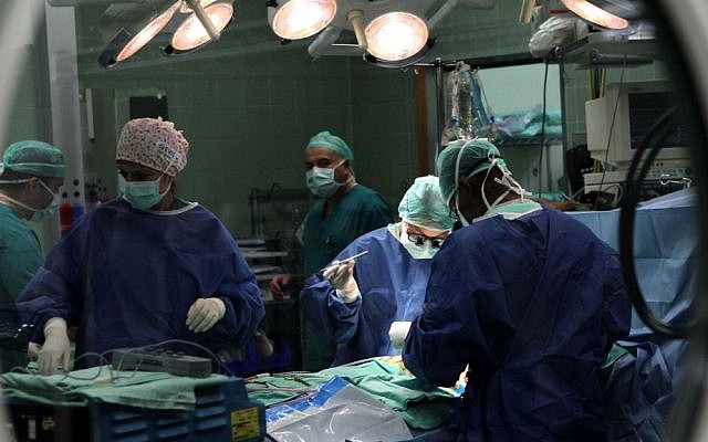 Doctors at the Wolfson Medical Center perform open heart surgery in Holon, Israel, September 12, 2011. (illustrative photo by Nati Shohat/Flash90)