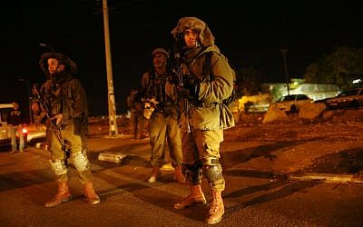 Illustrative photo of IDF soldiers near the Gush Etzion Junction, south of Jerusalem, November 5, 2014. (Nati Shohat/Flash90)