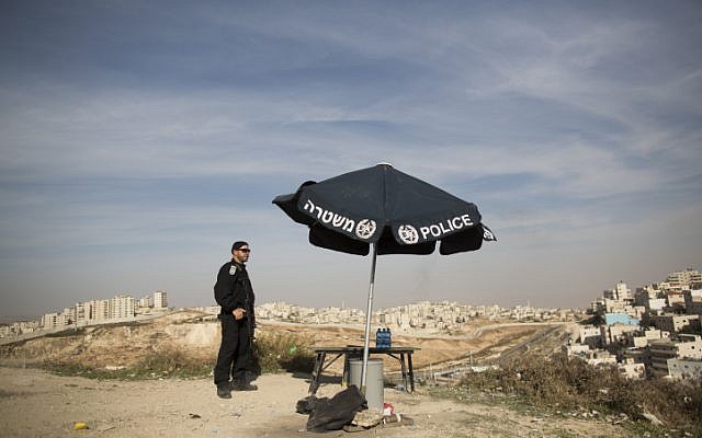 An Israeli policeman stands guard outside East Jerusalem, November 11, 2014. (photo credit: Yonatan Sindel/Flash90) An Israeli policeman stands guard outside East Jerusalem, November 11, 2014. (photo credit: Yonatan Sindel/Flash90)