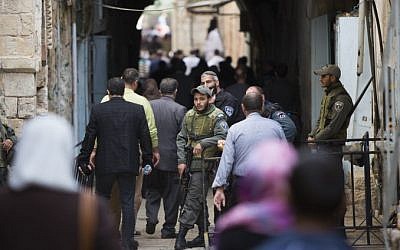 Police guard as Palestinian Muslim worshippers make their way to the Al Aqsa Mosque for Friday prayer in Jerusalem's Old City, November 14, 2014. (Photo credit: Yonatan Sindel/Flash90)