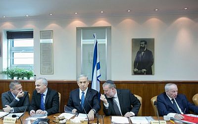 Prime Minister Benjamin Netanyahu (C), Intelligence Minister Yuval Steinitz (2R), Interior Minister Gilad Erdan (L), cabinet secretary Avichai Mandelblit and Attorney General Yehuda Weinstein (R) during the weekly cabinet meeting on Sunday, November 23, 2014. (photo credit: Ohad Zweigenberg/POOL/FLASH90)