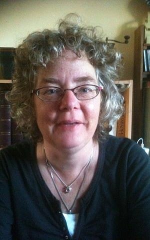 Gerja Warners wears her Star of David pendant to promote awareness of rising anti-Semitism. (courtesy) Gerja Warners wears her Star of David pendant to promote awareness of rising anti-Semitism. (courtesy)