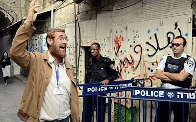 File: Temple Mount activist Yehudah Glick walks by Israeli police officers after leaving the Temple Mount compound in Jerusalem's Old City, October 10, 2013. (Sliman Khader/Flash90)