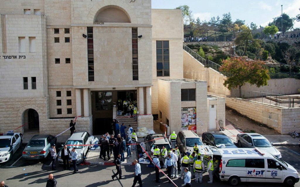 Police and ZAKA crews outside the synagogue, where two terrorists attacked Jewish congregants during prayer on November 18, 2014 (photo credit: Yonatan Sindel/ flash 90)