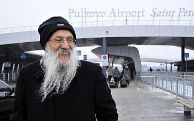 Yosef Mendelevitch visiting St. Petersburg Airport, November 30, 2014. (Photo credit: Roman Yanushevsky, Courtesy of Limmud FSU)