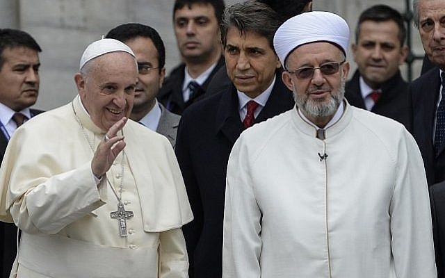 Pope Francis (L) poses with Mufti Rahmi Yaran (R) upon his arrival in front of the Blue Mosque in Istanbul on November 29, 2014 as part of his two-day visit in Turkey. (Photo credit: AFP/BULENT KILIC) Pope Francis (L) poses with Mufti Rahmi Yaran (R) upon his arrival in front of the Blue Mosque in Istanbul on November 29, 2014 as part of his two-day visit in Turkey. (Photo credit: AFP/BULENT KILIC)
