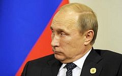 Russia's President Vladimir Putin looks over at the French president during their bilateral meeting on the sidelines of the G20 Summit in Brisbane, Australia, Nov. 15, 2014 (photo credit: AP/Alain Jocard, Pool)