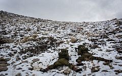 IDF soldiers of the 890th Paratroop Battalion seen during a training session in the snow covered mountains of Mt. Hermon, Northern Israel. November 24, 2014. (photo credit: IDF Spokesperson/FLASH90)