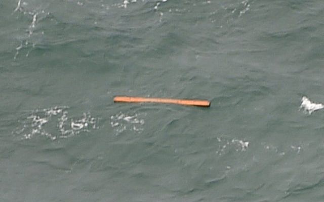 This aerial view taken from an Indonesian search and rescue aircraft over the Java Sea shows floating debris spotted in the same area as other items being investigated by Indonesian authorities as possible objects from missing AirAsia flight QZ8501 on December 30, 2014. (photo credit: AFP/Bay ISMOYO)