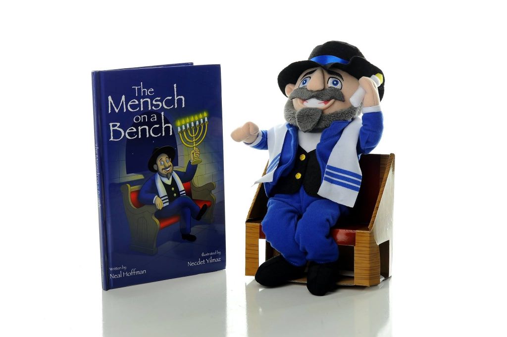 Mensch on a Bench next to the accompanying book, 'Moshe the Mensch.' (courtesy) Mensch on a Bench next to the accompanying book, 'Moshe the Mensch.' (courtesy)
