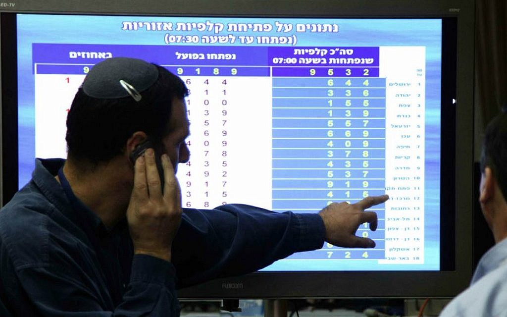 The Central Election Committee's control room in the Knesset during the last election, January 22, 2013 (photo credit: Isaac Harari/Flash90) The Central Election Committee's control room in the Knesset during the last election, January 22, 2013 (photo credit: Isaac Harari/Flash90)