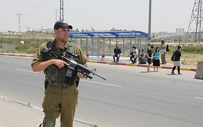 Israeli security forces guarding Gush Etzion Junction on May 1, 2013. (Photo credit: Gershon Elinson/FLASH90)