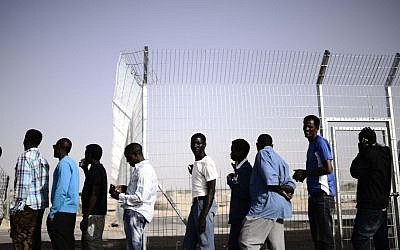 Migrants outside the Holot facility, March 8, 2014 (photo credit: Tomer Neuberg/Flash90)