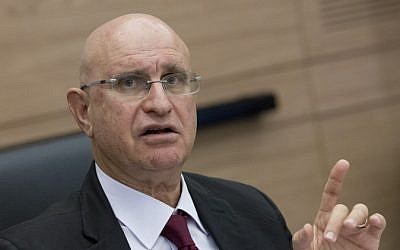 Chairman of the Economic Affairs committee MK Avishay Braverman (Labor) seen during a committee meeting, November 03, 2014. (photo credit: Miriam Alster/FLASH90)